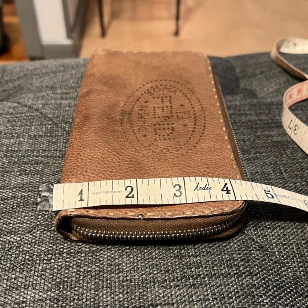 Fendi Tan Leather Wallet- Offers Welcome💕 - Picture 3 of 9